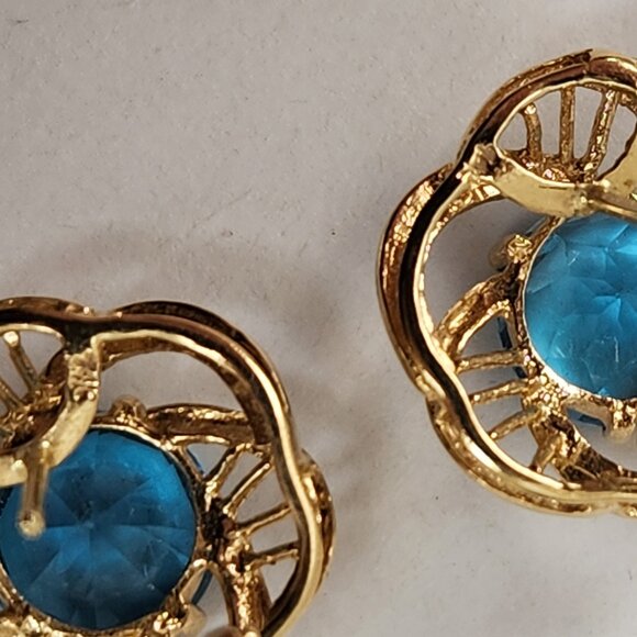 True VTG 14K Solid Gold Natural Blue Topaz Round w/ Cut Omega Clasps / Stud - Picture 10 of 10